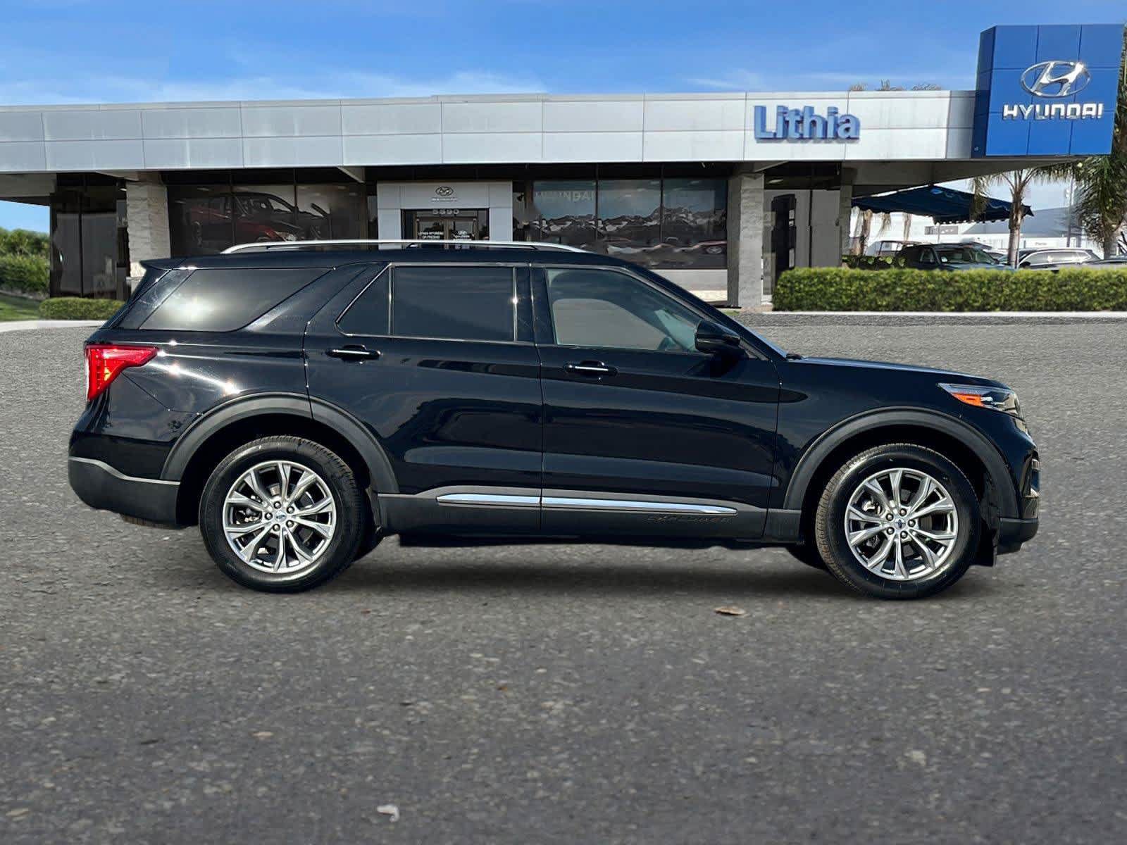 Used 2022 Ford Explorer Limited w/ Equipment Group 301A AWD/4WD image 9