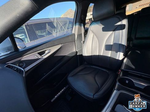 Used 2019 Lincoln Nautilus Reserve image 21