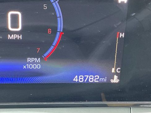 Used 2024 Chevrolet Trax LT w/ Sunroof Package image 32