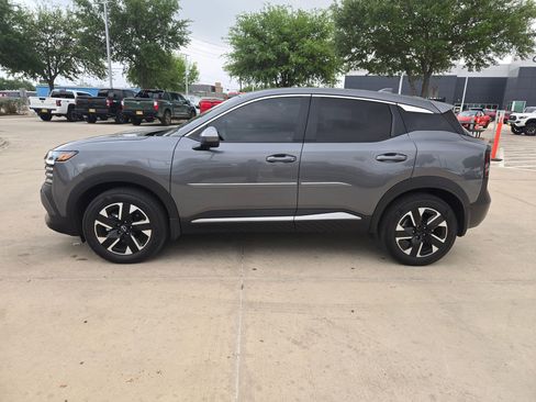 Used 2025 Nissan Kicks SV image 6