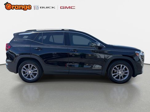 Used 2023 GMC Terrain SLT w/ Tech Package FWD image 2