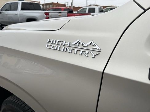 Used 2024 Chevrolet Suburban High Country image 14