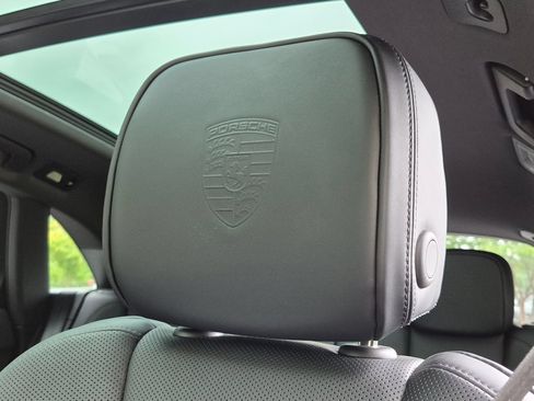 Certified 2026 Porsche Macan AWD/4WD image 6