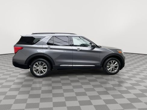 Certified 2022 Ford Explorer XLT w/ Equipment Group 202A AWD/4WD image 42