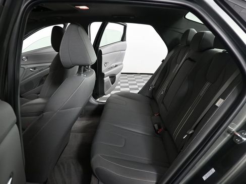 Used 2024 Hyundai Elantra SEL w/ Convenience Package FWD image 18