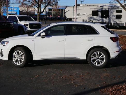 Used 2025 Audi Q3 2.0T Premium image 3