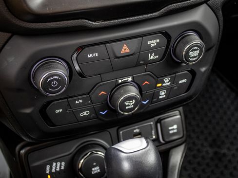 Used 2023 Jeep Renegade Limited image 32