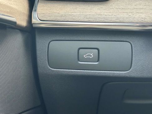 New 2026 Volvo XC90 B6 Plus w/ Protection Package Premier image 21