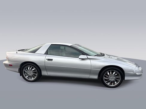 Used 1993 Chevrolet Camaro LT RWD image 2
