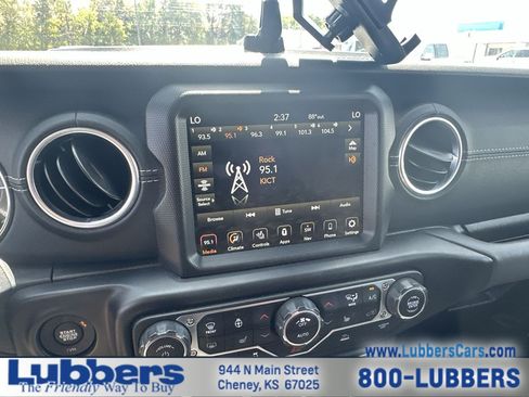 Used 2022 Jeep Wrangler Unlimited Sahara w/ Cold Weather Group AWD/4WD image 15