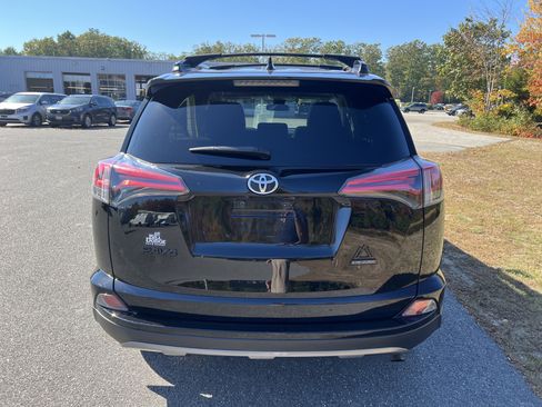 Used 2018 Toyota RAV4 XLE image 3