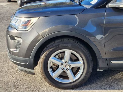 Used 2018 Ford Explorer XLT w/ Equipment Group 202A image 5