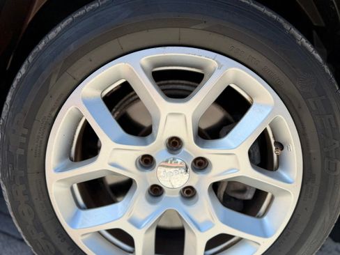 Used 2015 Jeep Renegade Latitude image 28