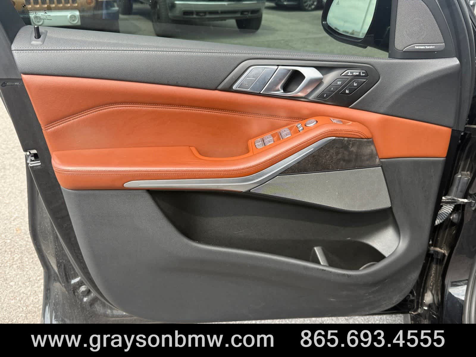 Used 2022 BMW X7 M50i w/ Luxury Seating Package AWD/4WD image 15