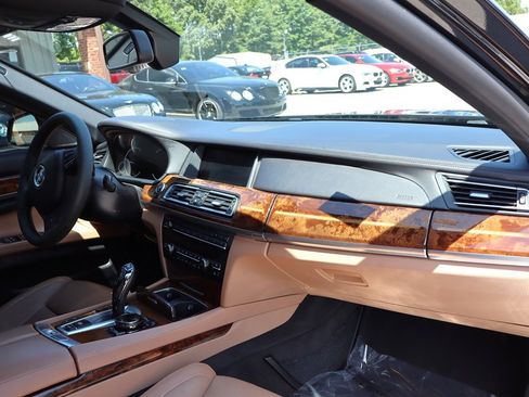Used 2014 BMW 750Li xDrive AWD/4WD image 18