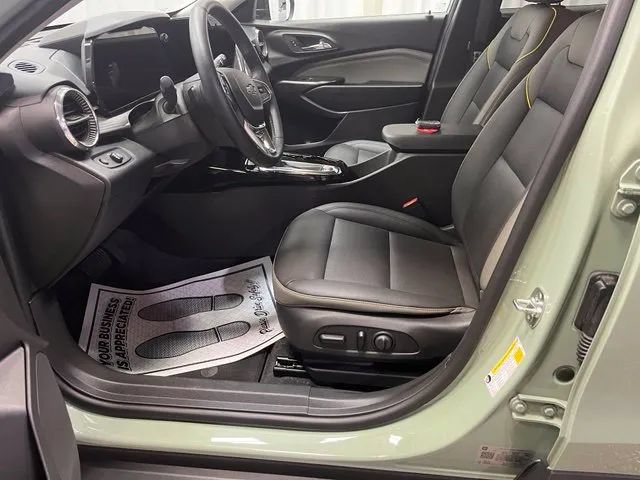 Used 2025 Chevrolet Trax ACTIV w/ Driver Confidence Package FWD image 4