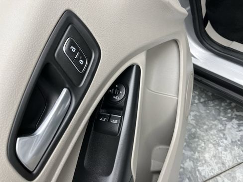 Used 2022 Ford Transit Connect XLT FWD image 9