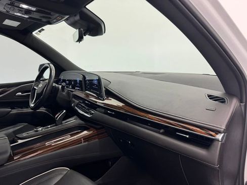 Used 2022 Cadillac Escalade Premium Luxury image 34