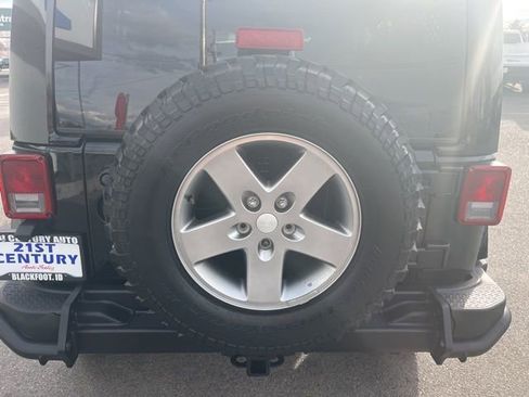 Used 2016 Jeep Wrangler Unlimited Sahara image 21