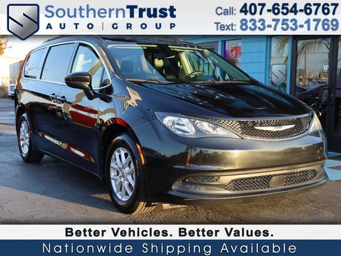 Used 2021 Chrysler Voyager Lxi image 1