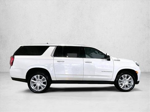 Used 2021 Chevrolet Suburban High Country RWD image 5