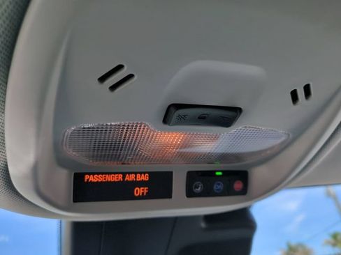 Certified 2025 Chevrolet Trax LT FWD image 22