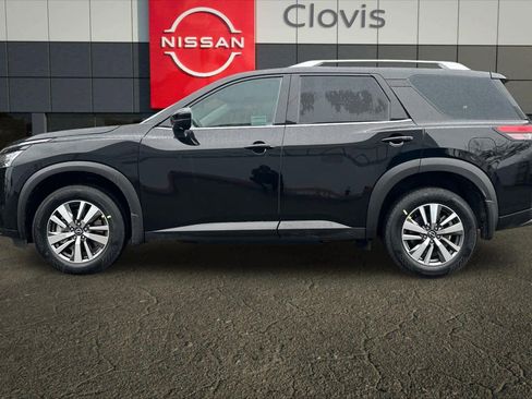 New 2025 Nissan Pathfinder SL image 6
