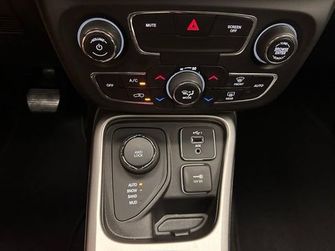 Used 2020 Jeep Compass Latitude AWD/4WD image 9