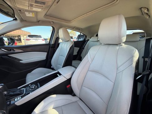 Used 2018 MAZDA MAZDA3 Grand Touring w/ Premium Equipment Package image 18