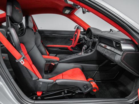 Used 2018 Porsche 911 GT2 RS w/ Weissach Package image 34