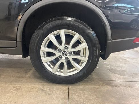 Used 2018 Nissan Rogue SV AWD/4WD image 10