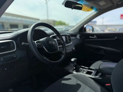 Used 2020 Kia Sorento FWD V6 image 10