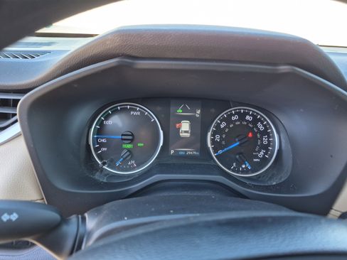 Used 2021 Toyota RAV4 XLE w/ Convenience Package AWD/4WD image 10
