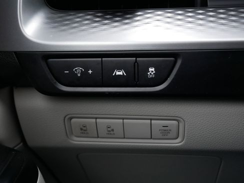 Certified 2024 Kia Carnival LX image 26