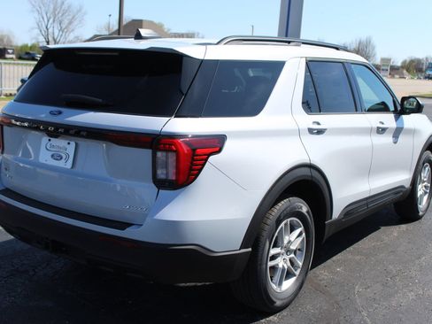 New 2026 Ford Explorer Active AWD/4WD image 7