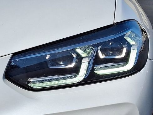 Used 2024 BMW X4 xDrive30i AWD/4WD image 9