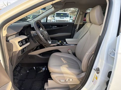 Certified 2023 Lincoln Nautilus AWD w/ Premium Package image 11