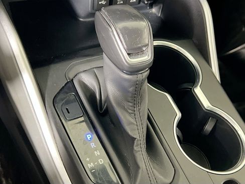 Used 2020 Toyota Highlander XLE image 16