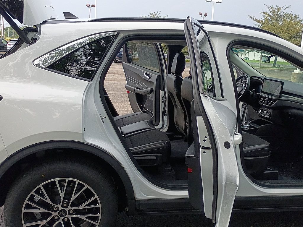 Used 2023 Ford Escape SE FWD image 15