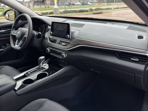 Used 2023 Nissan Altima 2.5 SV image 16