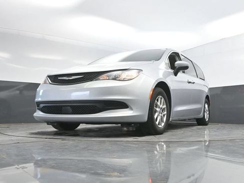 Used 2023 Chrysler Voyager LX FWD image 46