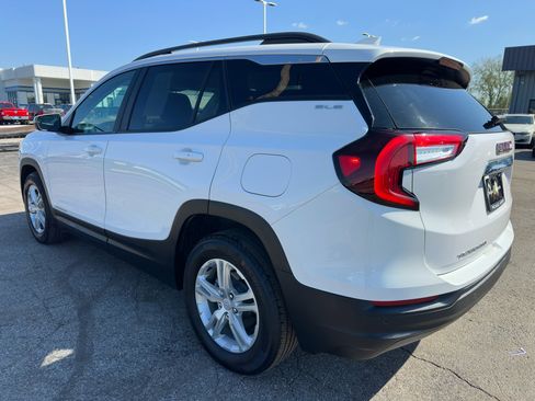 Used 2023 GMC Terrain SLE w/ Driver Convenience Package image 6