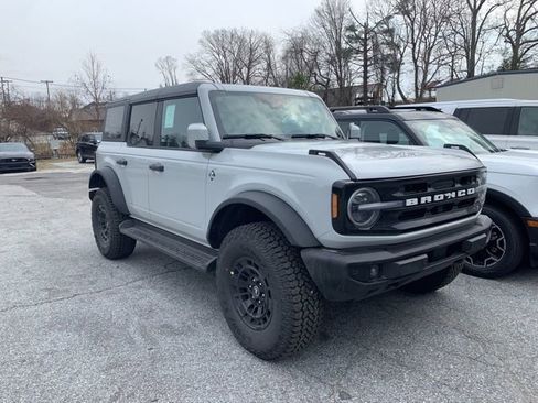 New 2026 Ford Bronco Outer Banks w/ Sasquatch Package image 2