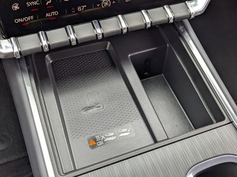 Used 2024 GMC Acadia Elevation image 24