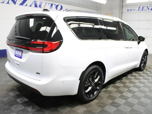 Used 2024 Chrysler Pacifica Touring-L w/ S Appearance Package AWD/4WD image 6