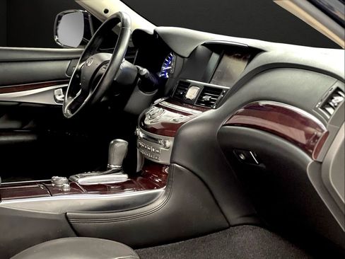 Used 2017 INFINITI Q70 L 3.7 image 22