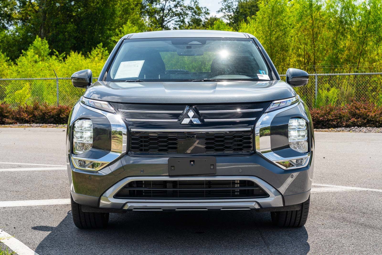 Used 2025 Mitsubishi Outlander SE FWD image 2