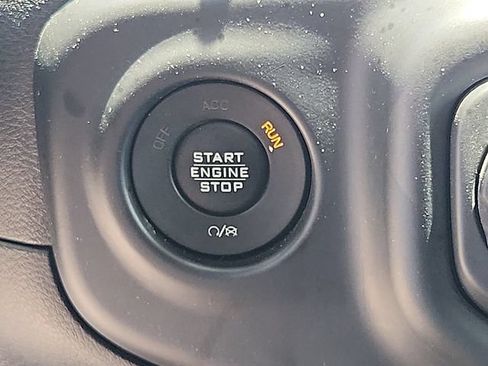 Used 2018 Jeep Wrangler Unlimited Sahara w/ Dual Top Group AWD/4WD image 25