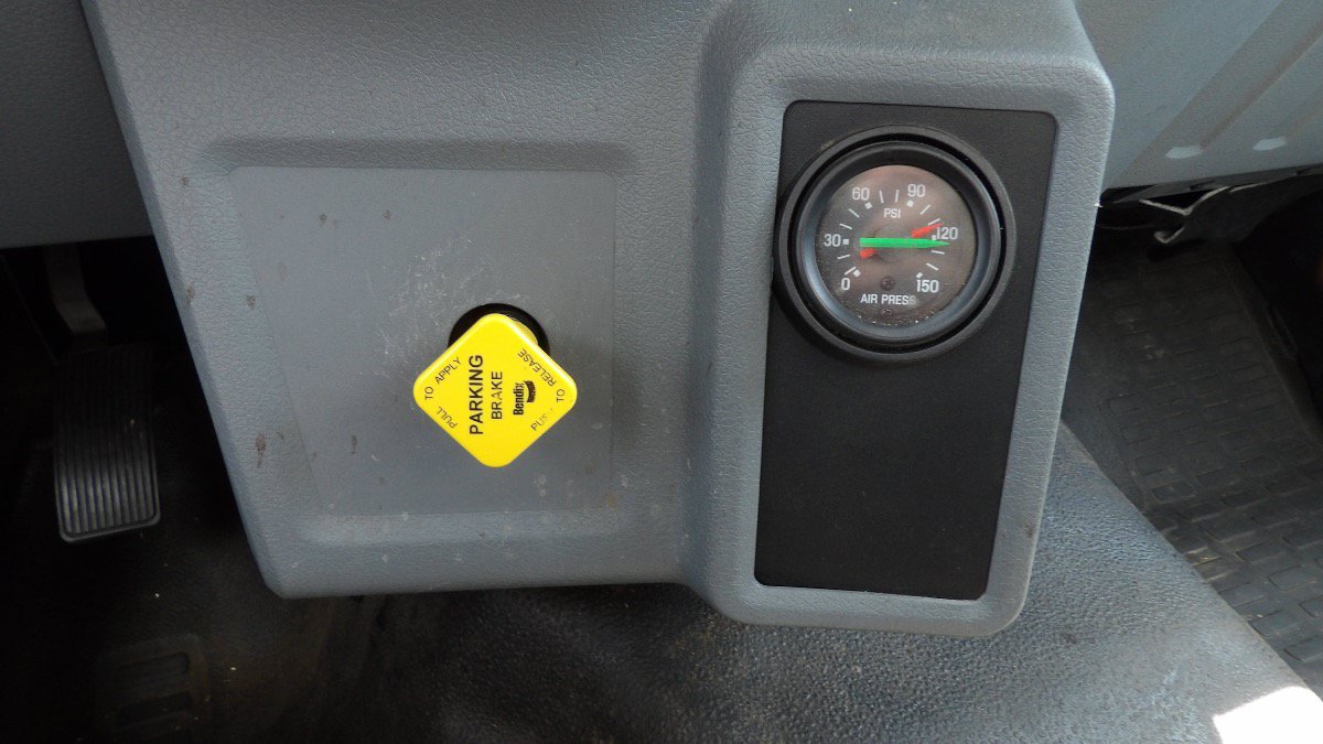 Used 2016 Ford F750 2WD Regular Cab Super Duty image 11