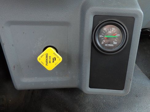 Used 2016 Ford F750 2WD Regular Cab Super Duty image 11